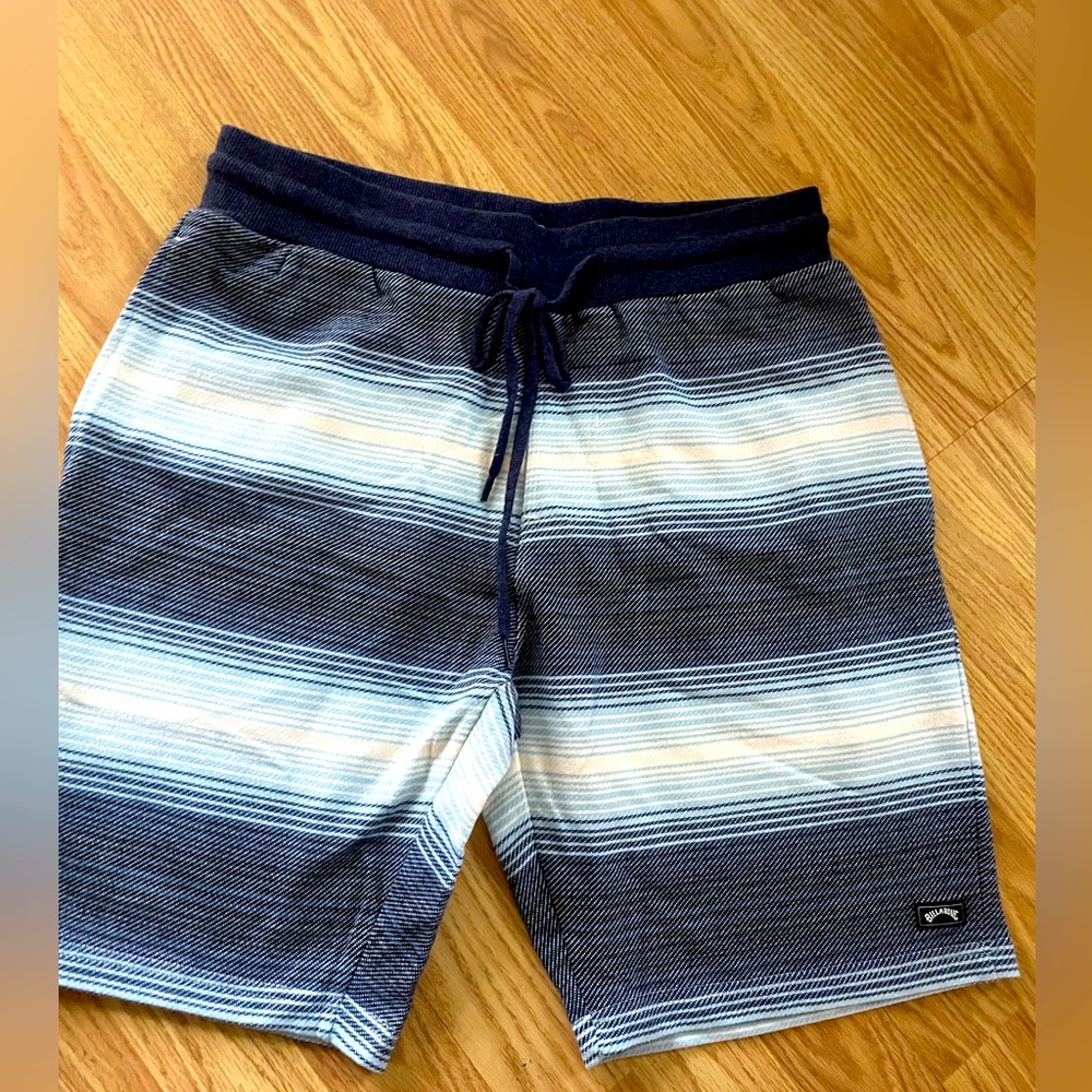 NWT- BILLABONG- Men’s sz M - fleece baja stripe shorts